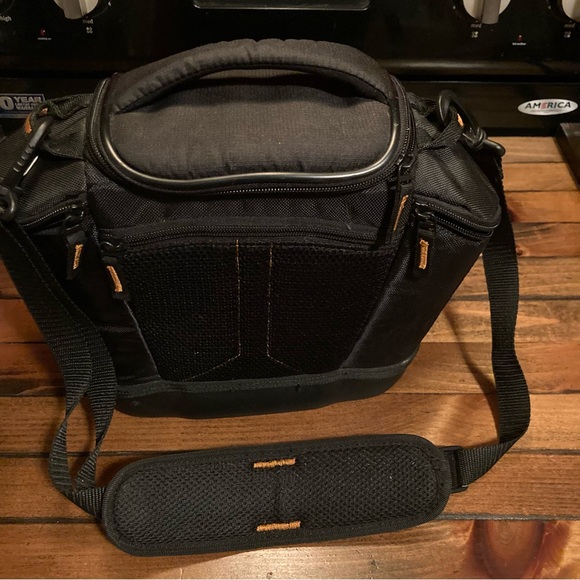 Case Logic SLR Camera Case with Shoulder Strap ■ SLR Suspension System - Picture 4 of 4